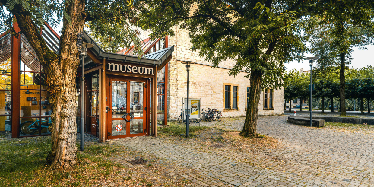 © Bielefeld Marketing GmbH | Tim Fröhlich Eingang des Historischen Museums Bielefeld
