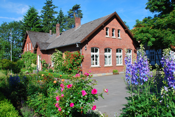 Gebäudeansicht  und Garten Museum Osthusschule