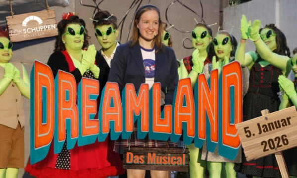 Schauspieler:innen grün geschminkt, Lettern Dreamland darüber