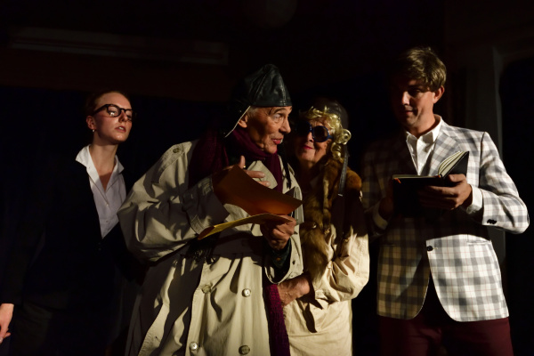 Das Tunnel-Theater spielt das Stück "Der Weltuntergang" von Jura Soyfer