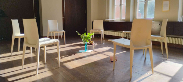 Stuhlkreis in der Capella Hospitalis