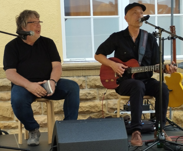 Lesung und Konzert am Biergarten